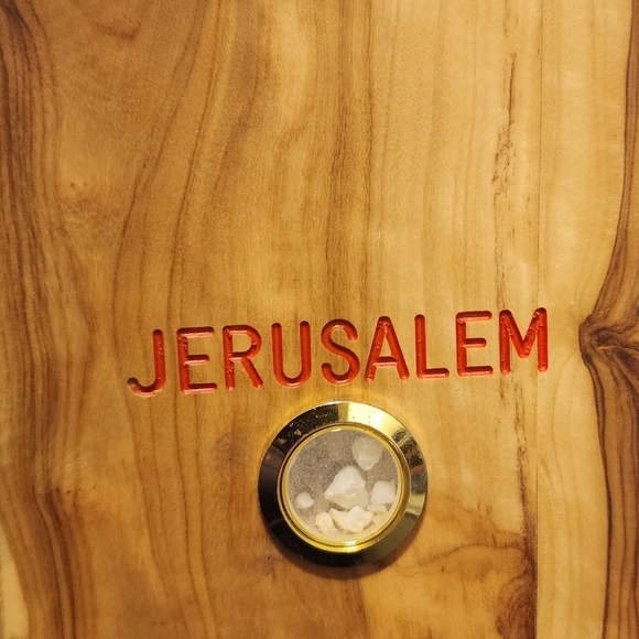 Unique Olive Wood Praying Hands Holding The Bible and Bible - Picture 3 of 12